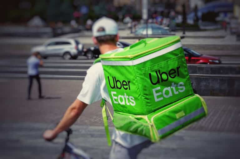 Est-ce facile de devenir livreur Uber Eats ?