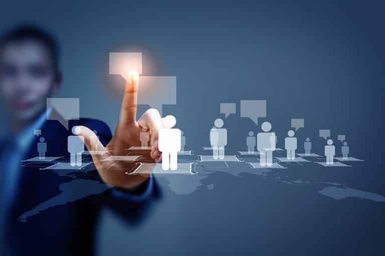 LinkedIn, Instagram… Comment entretenir ses réseaux virtuels dans la vie réelle ?