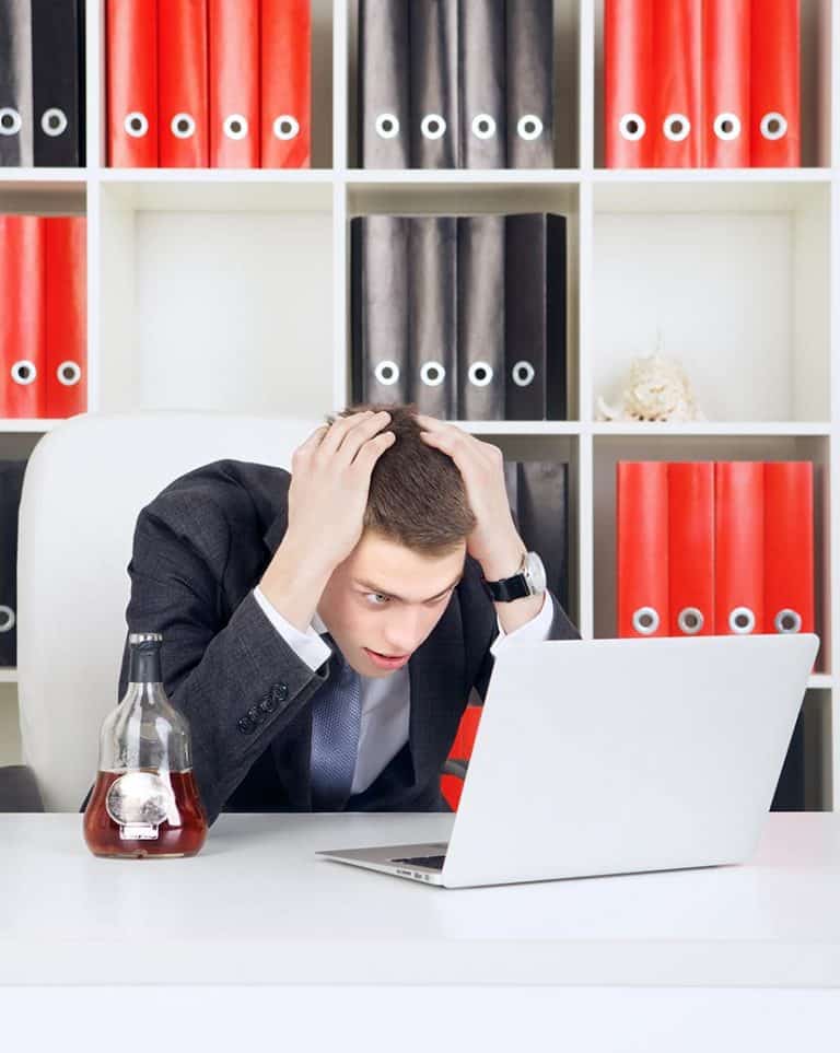 6 étapes pour gérer un salarié qui a un problème d’alcool