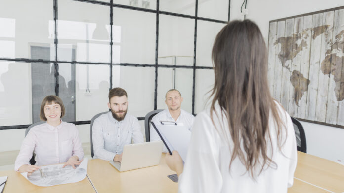 Basculer d’un organigramme hiérarchique à un système de responsabilités nomades