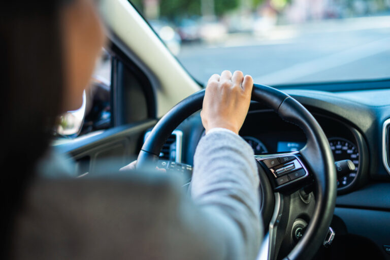 CBD et conduite : tout ce qu’il faut savoir avant de prendre le volant