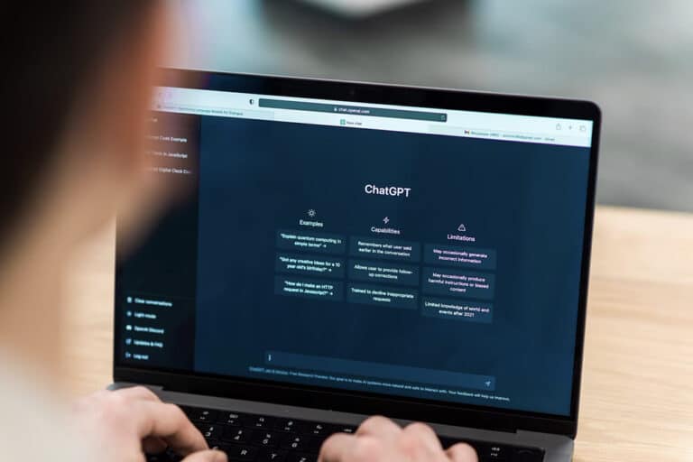 Créer un business rentable avec ChatGPT (sans coder, sans produit)