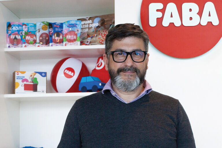 Le conteur italien FABA s’implante et lutte contre le tout écran