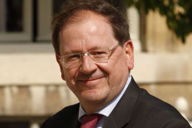 Interview de Hervé Novelli, Secrétaire d&rsquo;état chargé du commerce, de l&rsquo;artisanat, des PME, du tourisme et des services