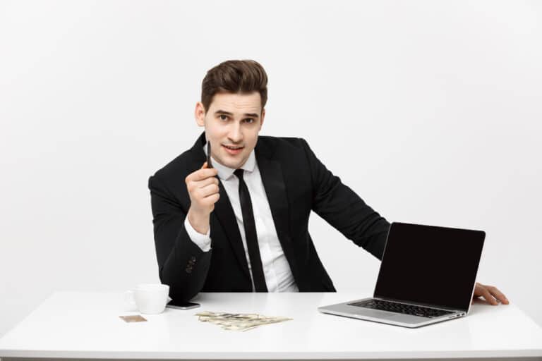 Lancer une activité avec 50 € et un vieil ordinateur : quand la contrainte devient moteur