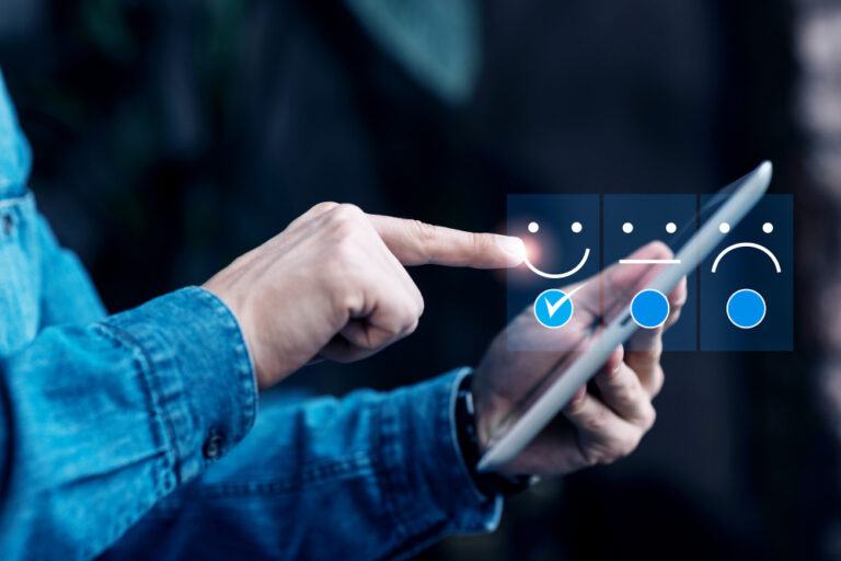 Prioriser les signaux de faible intensité émotionnelle dans le feedback client