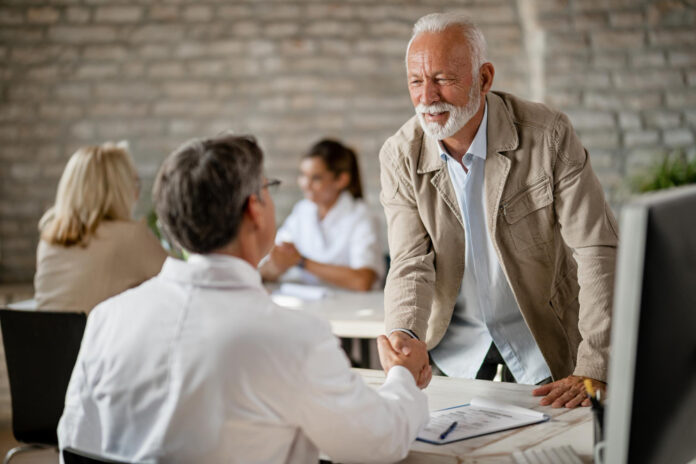 Recruter des seniors