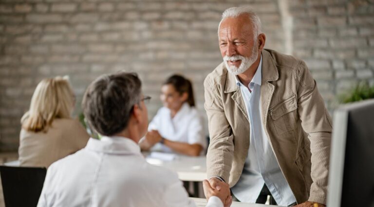 Recruter des seniors en 2026 : la fin d’un tabou, le début d’un tournant