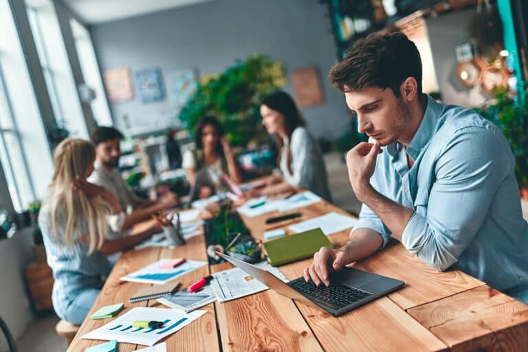 Comment choisir une assurance professionnelle adaptée à votre startup tech ?