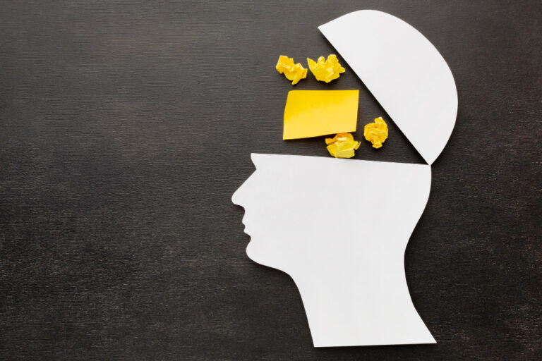 Les biais cognitifs qui sabotent vos décisions (et comment les éviter)