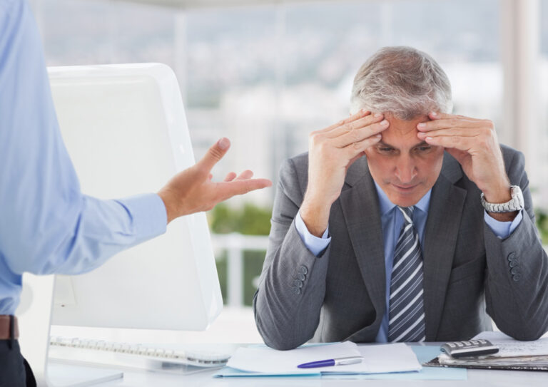 Réguler la charge mentale des dirigeants via un système de contrepoint organisationnel 