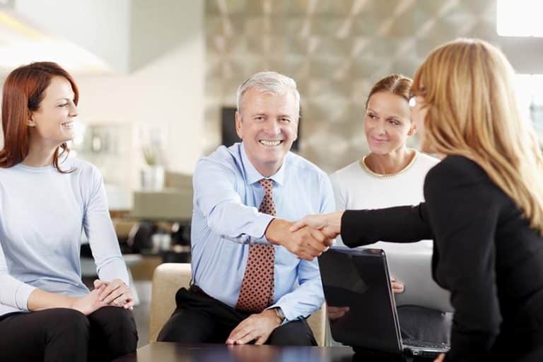 Comment convaincre ses premiers clients ?