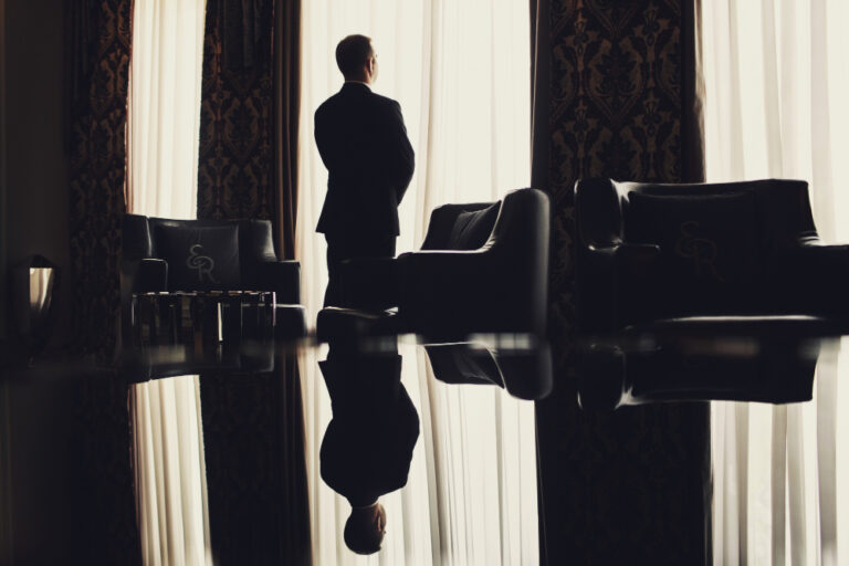 La solitude tactique : pourquoi certains dirigeants se retirent volontairement