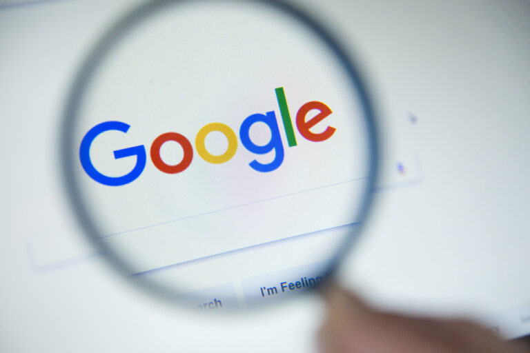 Comment Google met-il tout en œuvre pour garder le monopole ?