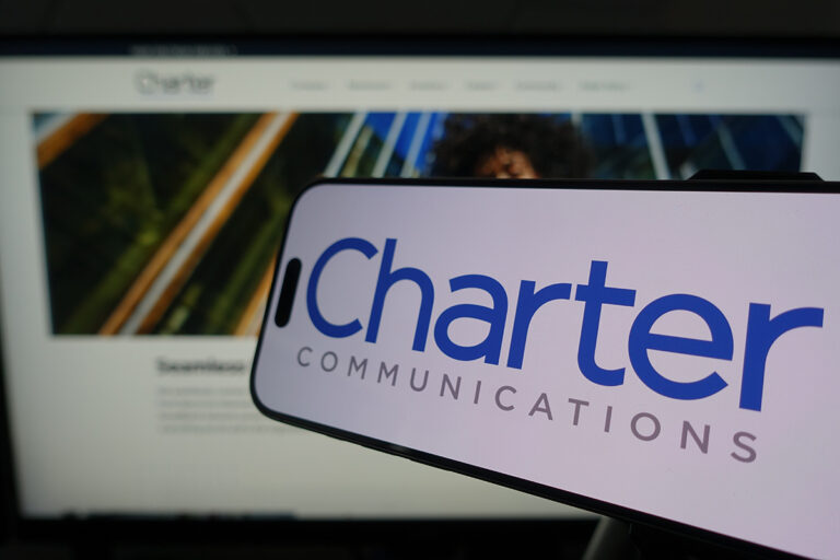 Supprimer toute identité visuelle fixe : changer de charte tous les six mois