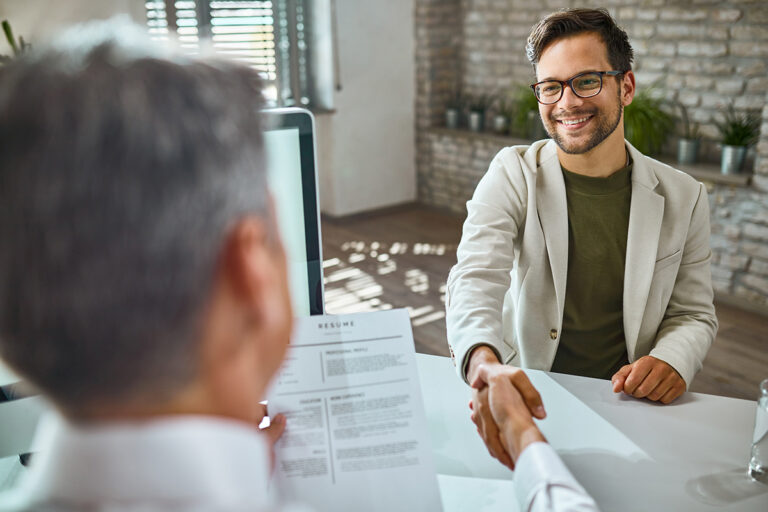 Le premier recrutement : qui choisir ?