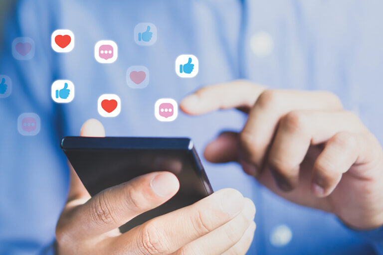 Être présent sur les réseaux sociaux ?