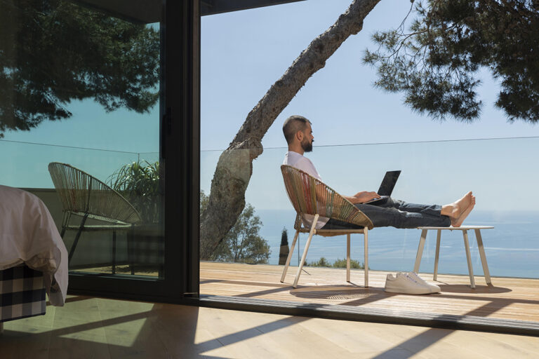 Comment profiter de ses vacances tout en travaillant ?