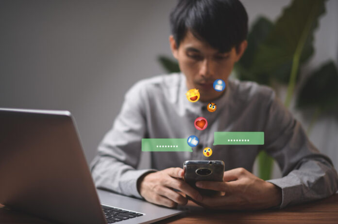 réactions et les opinions des clients sur les médias sociaux réactions et les opinions des clients sur les médias sociaux