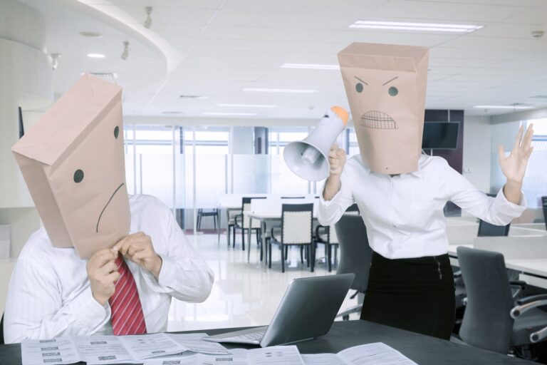 Lancer une rumeur encore plus folle pour détourner une autre rumeur