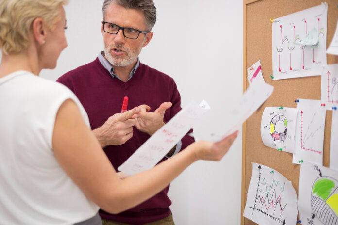 tensions internes à orchestrer pour stimuler des ajustements structurels