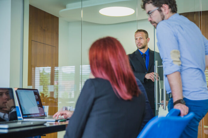 zone grise” dans chaque fiche de poste pour favoriser la prise d’initiative zone grise” dans chaque fiche de poste pour favoriser la prise d’initiative